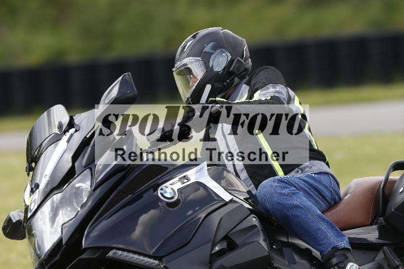 Archiv-2025/09 22.04.2025 Cornu Master School ADR/rot-rouge/6